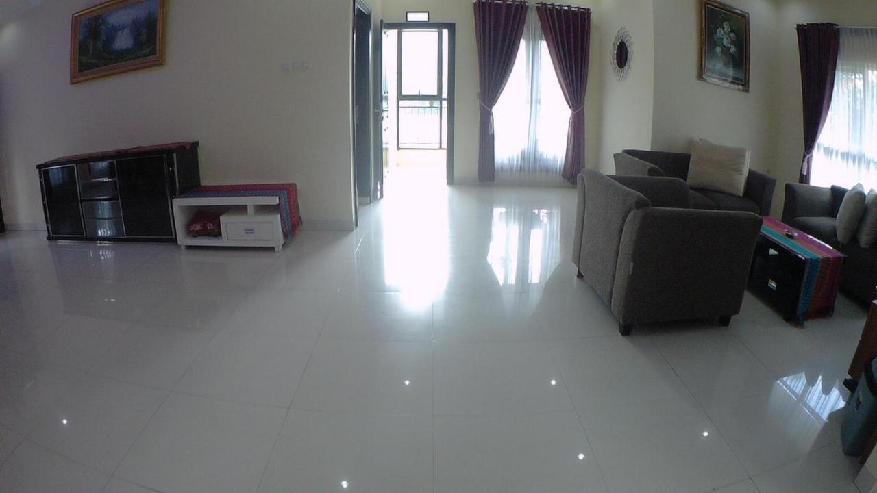 Villa Dira Bogor Kültér fotó